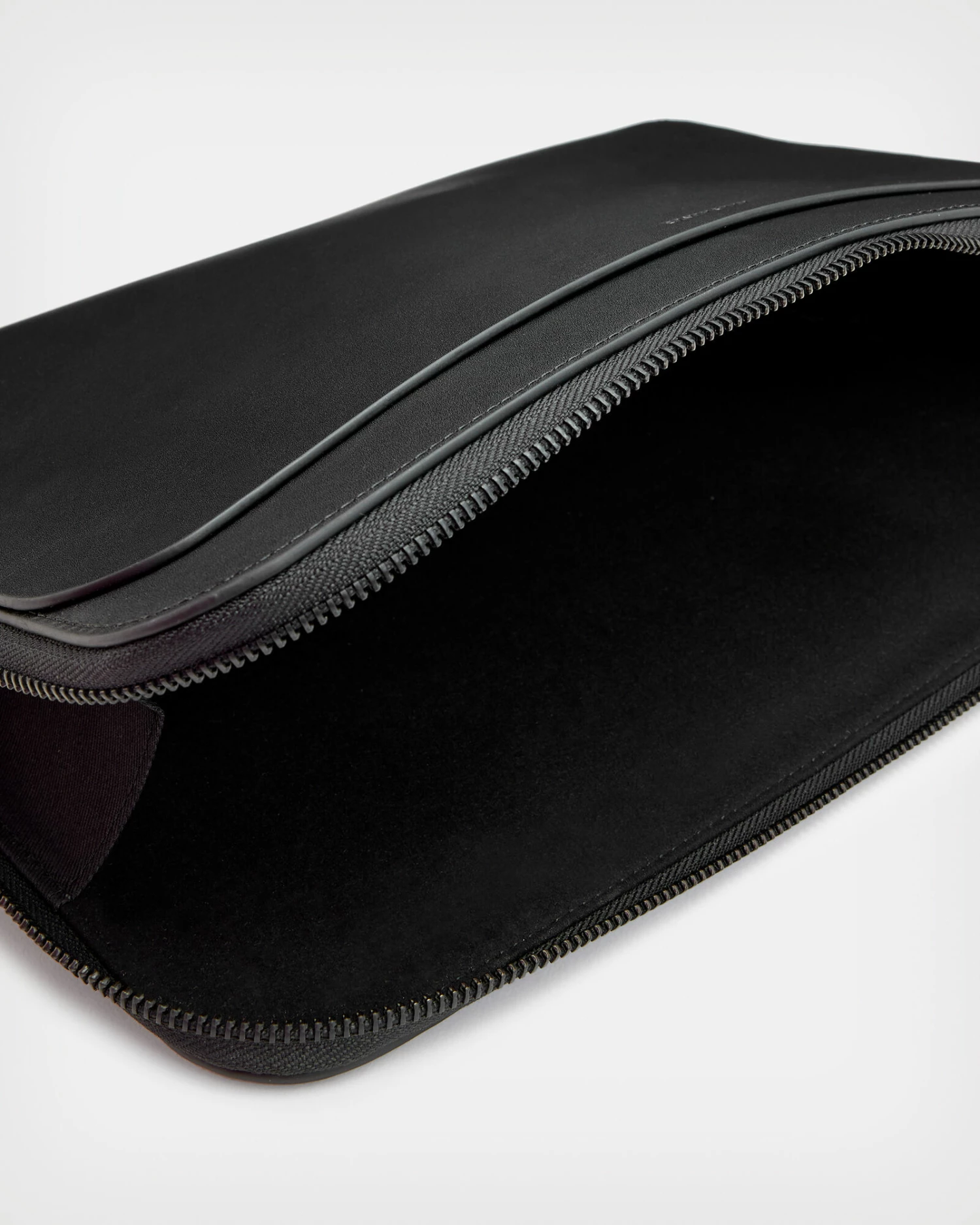 Buy ✔️ Gloster Leather Laptop Case Black 🛒 4 Buy ✔️ Gloster Leather Laptop Case Black 🛒 - Image 2